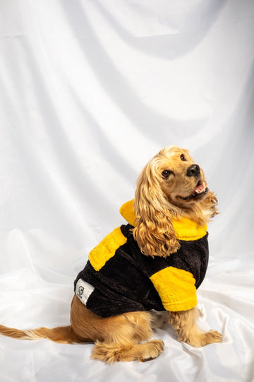 Black fleece in yellow